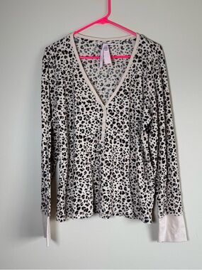 Victoria’s Secret Cheetah Leopard Print V-Neck Long Sleeve Pajama Top Henley XL